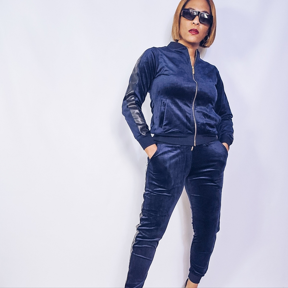 White Mark Navy Velour Tracksuit